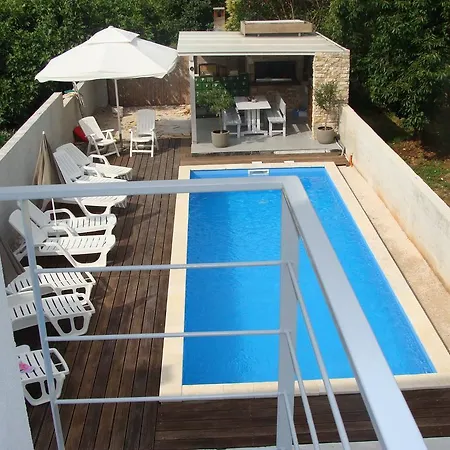 德拉季奇旅馆 3*